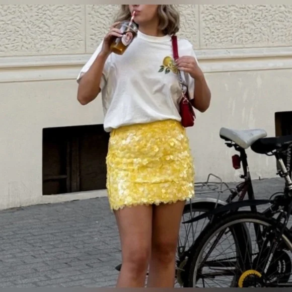 Zara Mini Sequin Skirt in Yellow - Picture 4 of 7